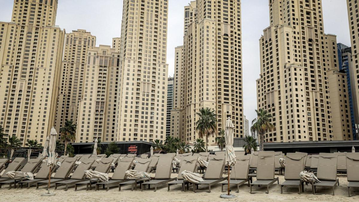 dubaiul a ramas pustiu zeci de mii de turisti si expati au fugit plajele si hotelurile sunt goale