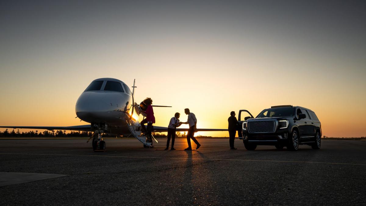 super bogatii fug cu avioane private de razboiul din orientul mijlociu iar preturile la chartere au explodat zborul de 1 milion e