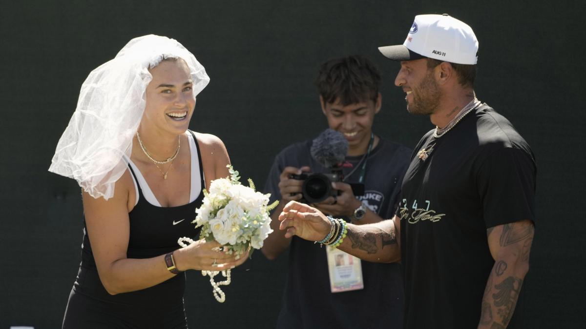 Aryna Sabalenka cu voal de mireasa