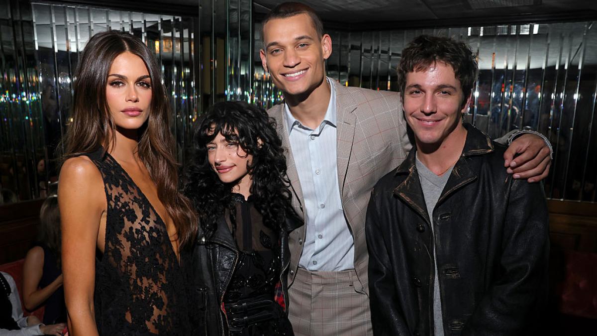 in asteptarea oscarurilor noua generatie de actori de la hollywood si a dat intalnire la o petrecere de lux