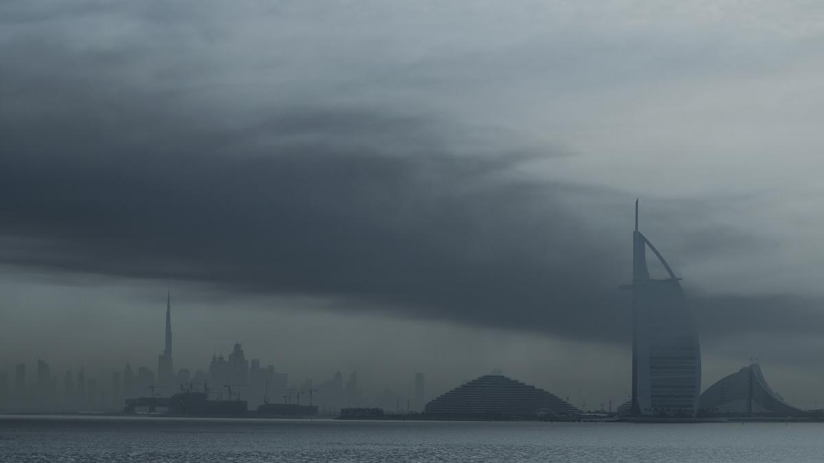 noi explozii si bombardamente in dubai sua cer din nou americanilor sa plece cat mai sunt zboruri disponibile