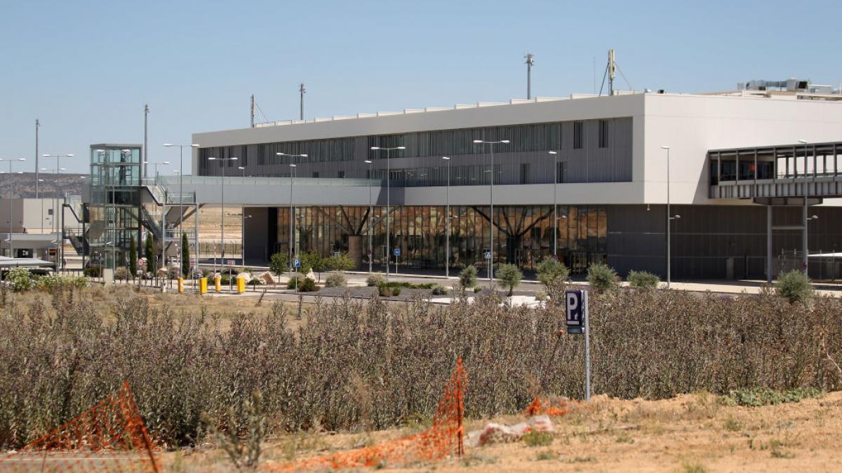 un aeroport fantoma de un miliard de euro nu a reusit sa fie vandut la un moment dat nici macar cu 10 000 de euro