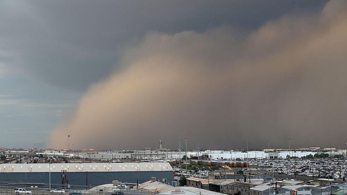 un val de praf saharian ajunge in europa furtuna regina a adus o ploaie insangerata in spania