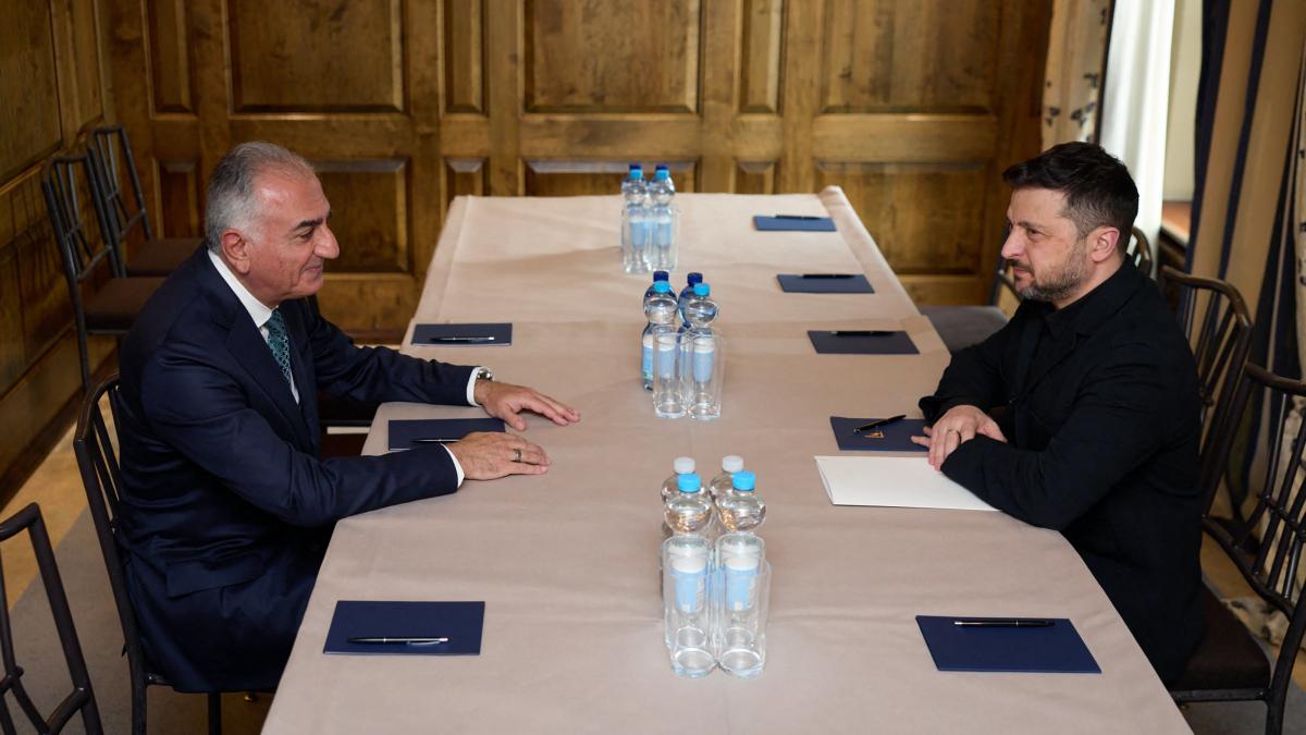 zelenski s a intalnit la paris cu printul iranian exilat reza pahlavi ucraina vrea un iran liber care sa nu fie aliatul rusiei