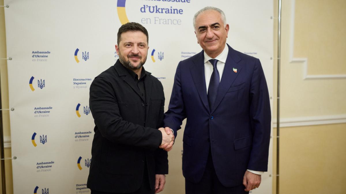 zelenski s a intalnit la paris cu printul iranian exilat reza pahlavi ucraina vrea un iran liber care sa nu fie aliatul rusiei