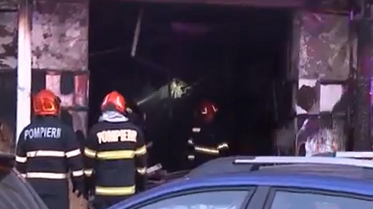 incendiu intr un bloc din bucuresti zeci de locatari au fost evacuati de urgenta dupa ce flacarile s au extins