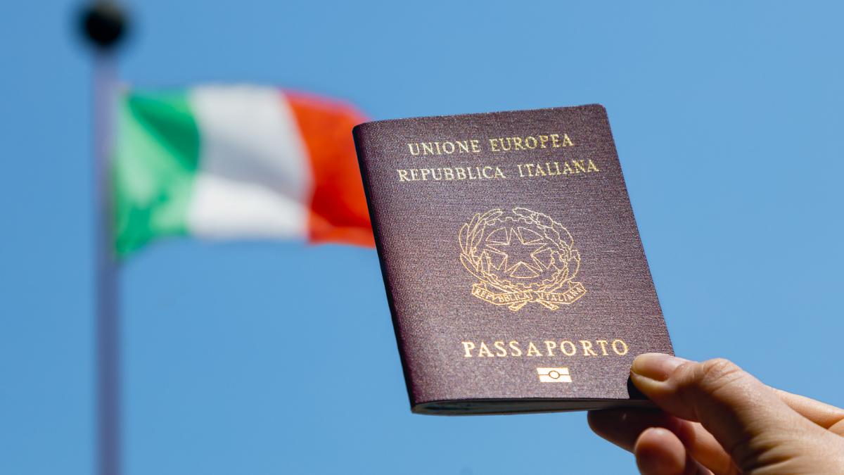 pasaport si steag italian