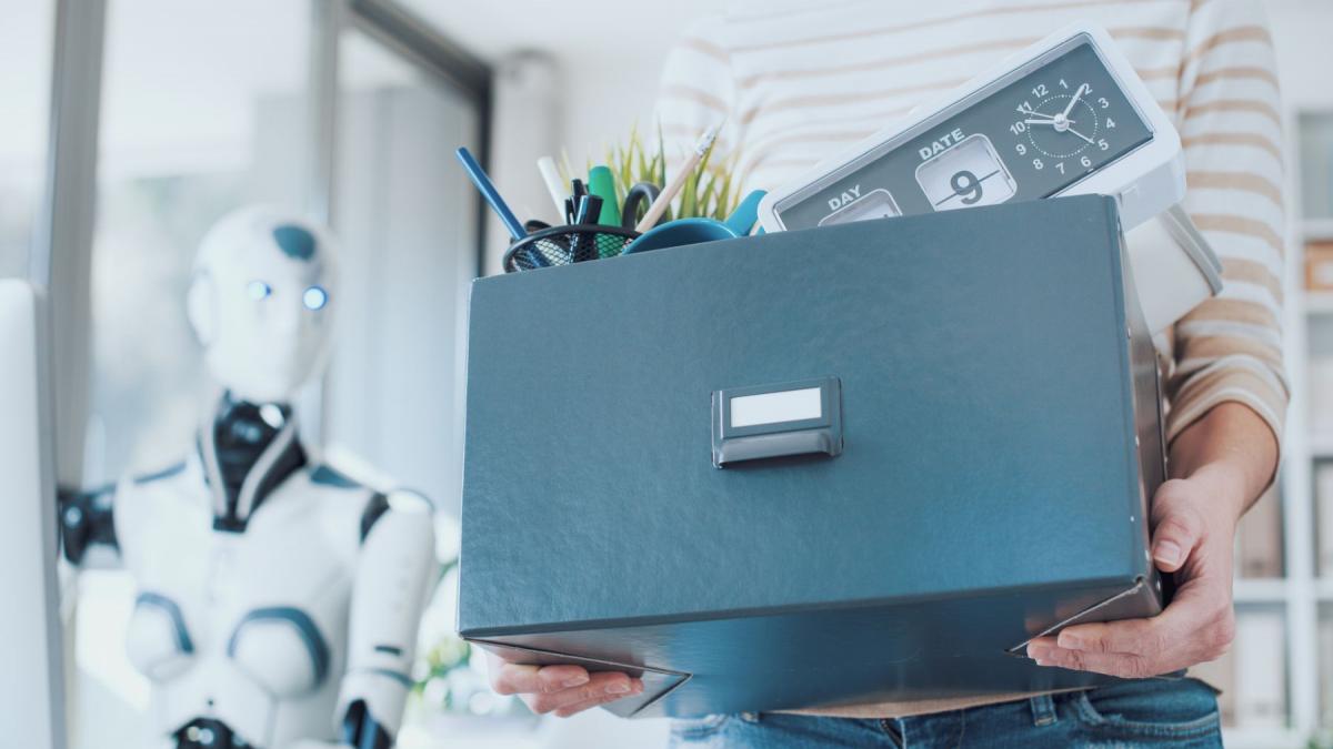 o companie din italia si a concediat toti angajatii printr o scrisoare si i a inlocuit cu inteligenta artificiala