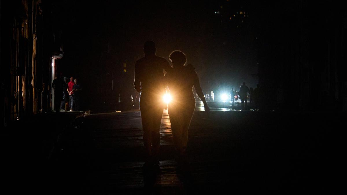 blackout total in cuba tara e in bezna dupa ce reteaua energetica a colapsat din cauza lipsei de combustibil