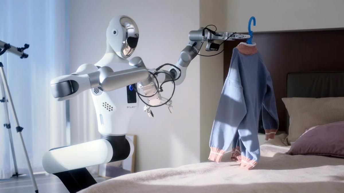 china are deja zeci de scoli de roboti unde umanoizii invata meserii ca sa fie angajati in fabrici depozite si alte locuri de munca