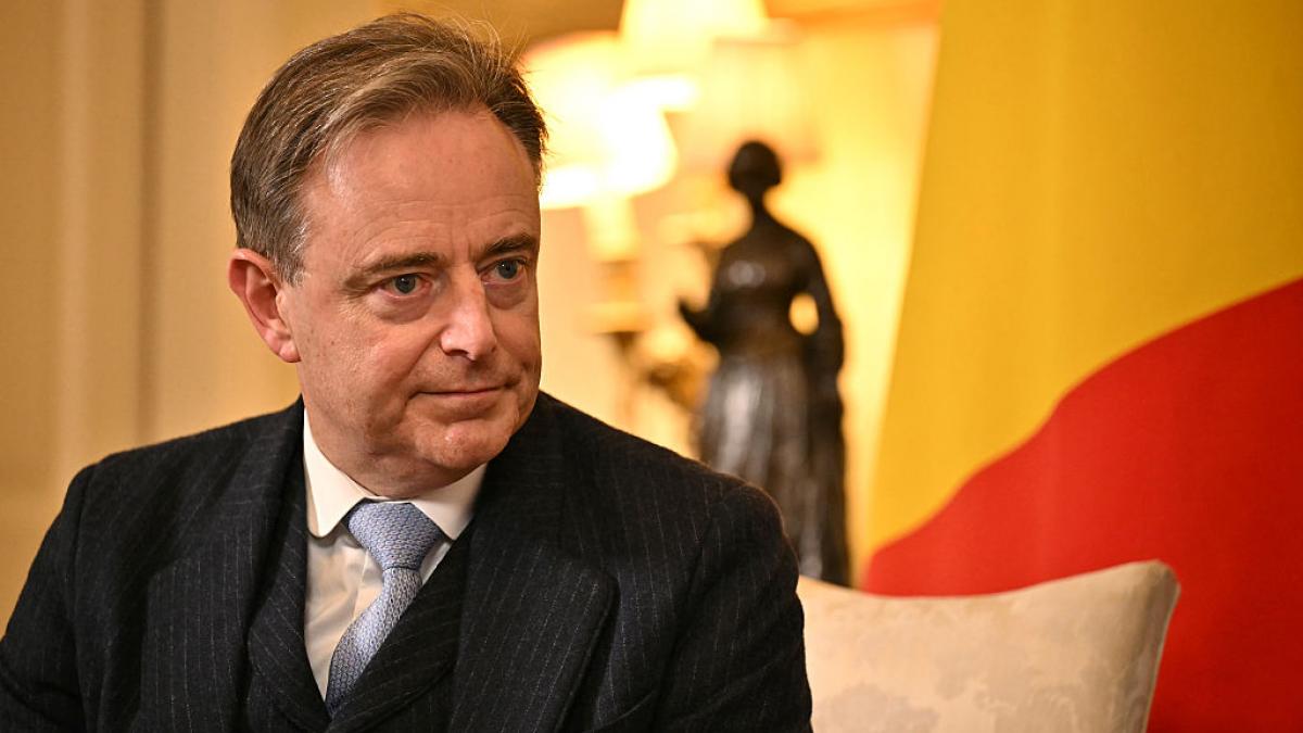 critici dure pentru premierul belgiei care a cerut normalizarea relatiilor cu rusia pentru energie ieftina