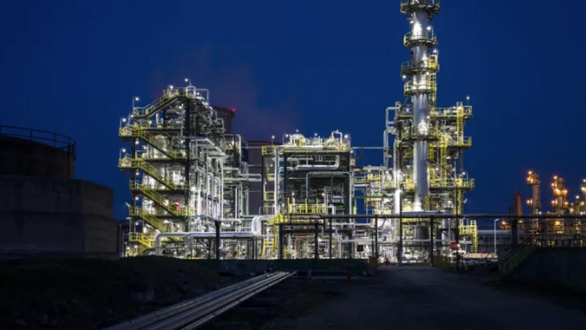 surse dupa petromidia si rafinaria petrobrazi intra partial in revizie in urmatoarele doua saptamani in plina criza a carburantilor