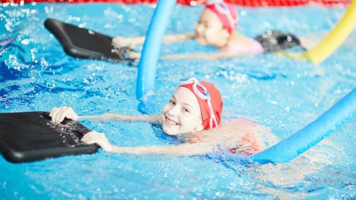 copii la cursuri inot bucuresti otopeni