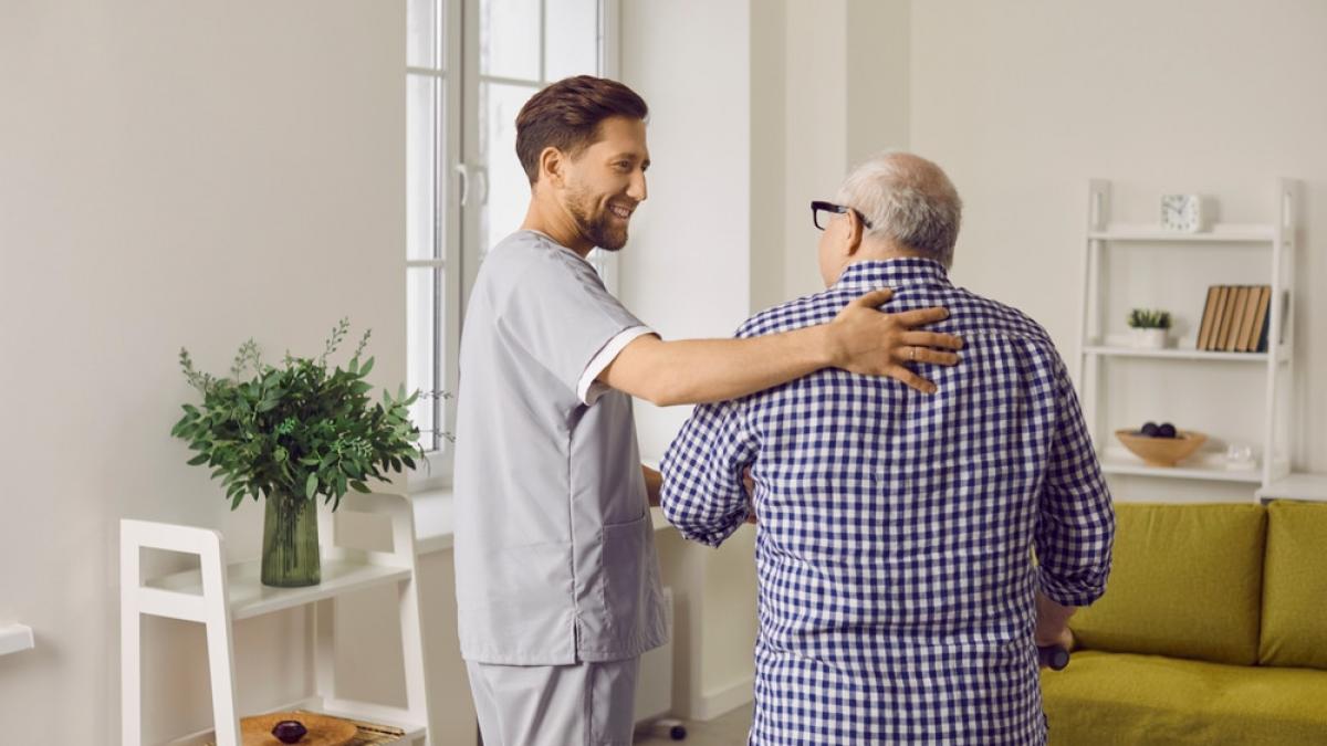 personal medical ajutand un batran