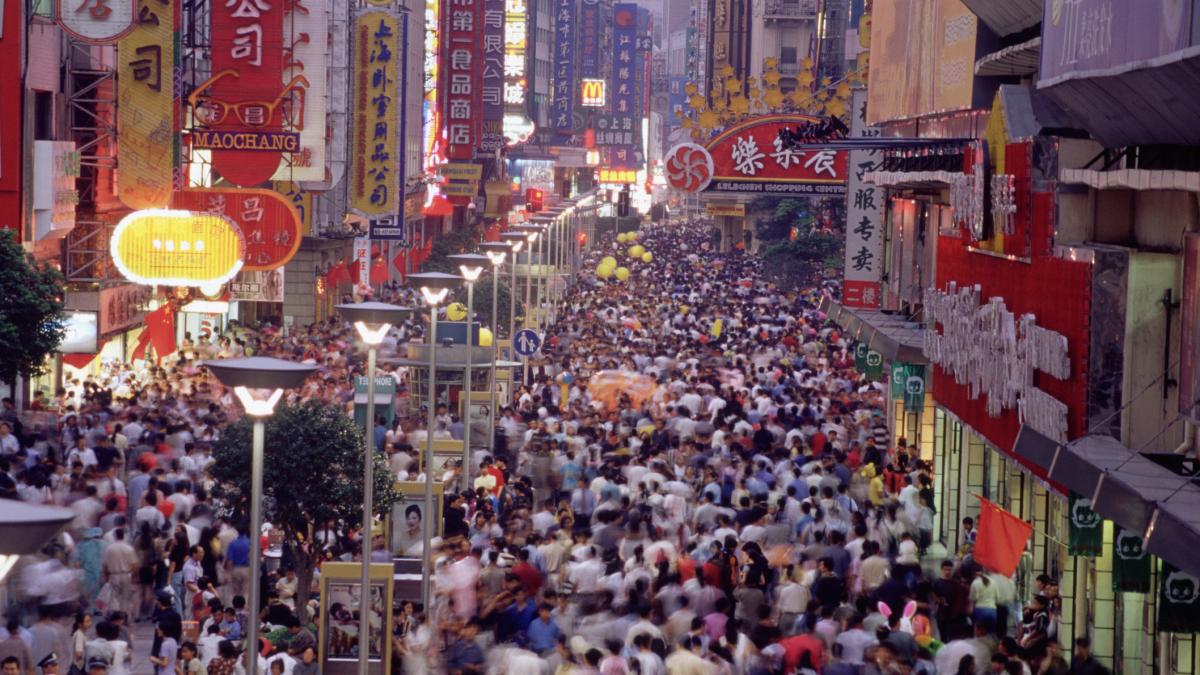 multime de oameni china getty