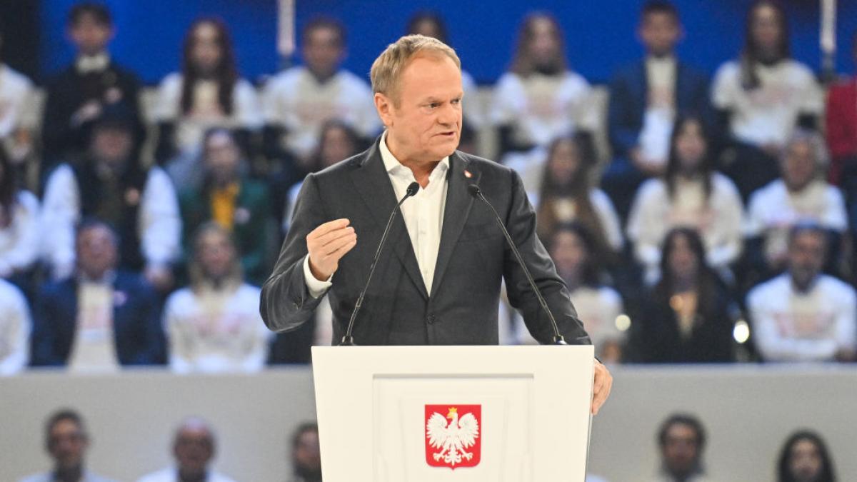 poza in care apare Donald Tusk, prim-ministrul Poloniei