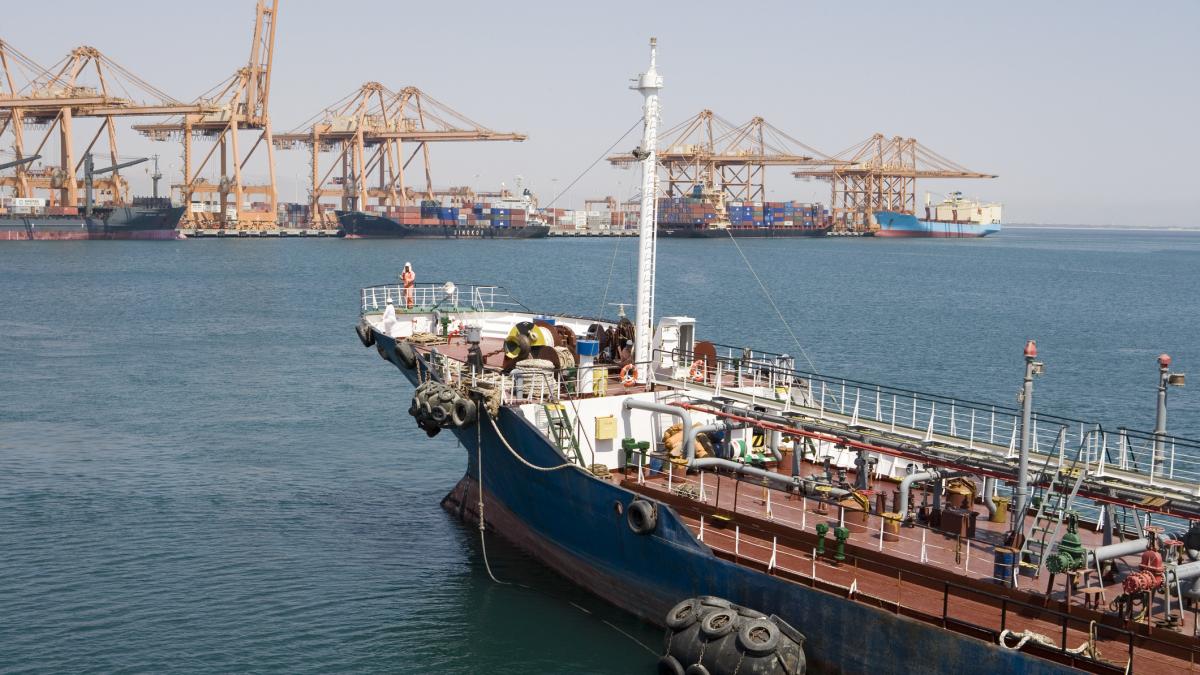 financial times petrolul din oman a depasit pragul de 150 de dolari barilul se cauta alternative pentru titeiul din orientul mijlociu