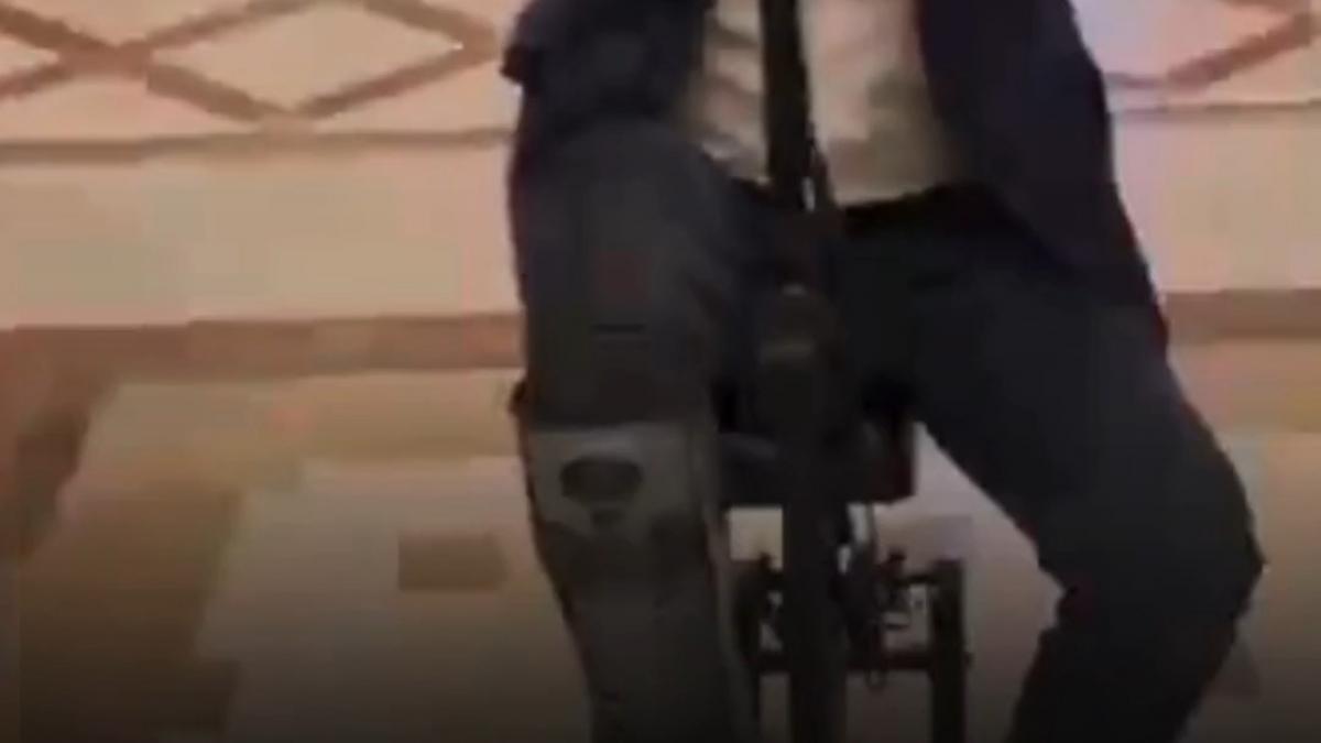 moment inedit in parlament daniel zamfir pe trotineta si schimb de replici cu un deputat usr