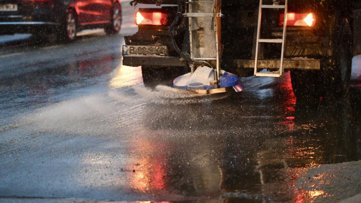 poluarea din bucuresti creste din cauza materialului antiderapant folosit iarna avertizeaza garda de mediu