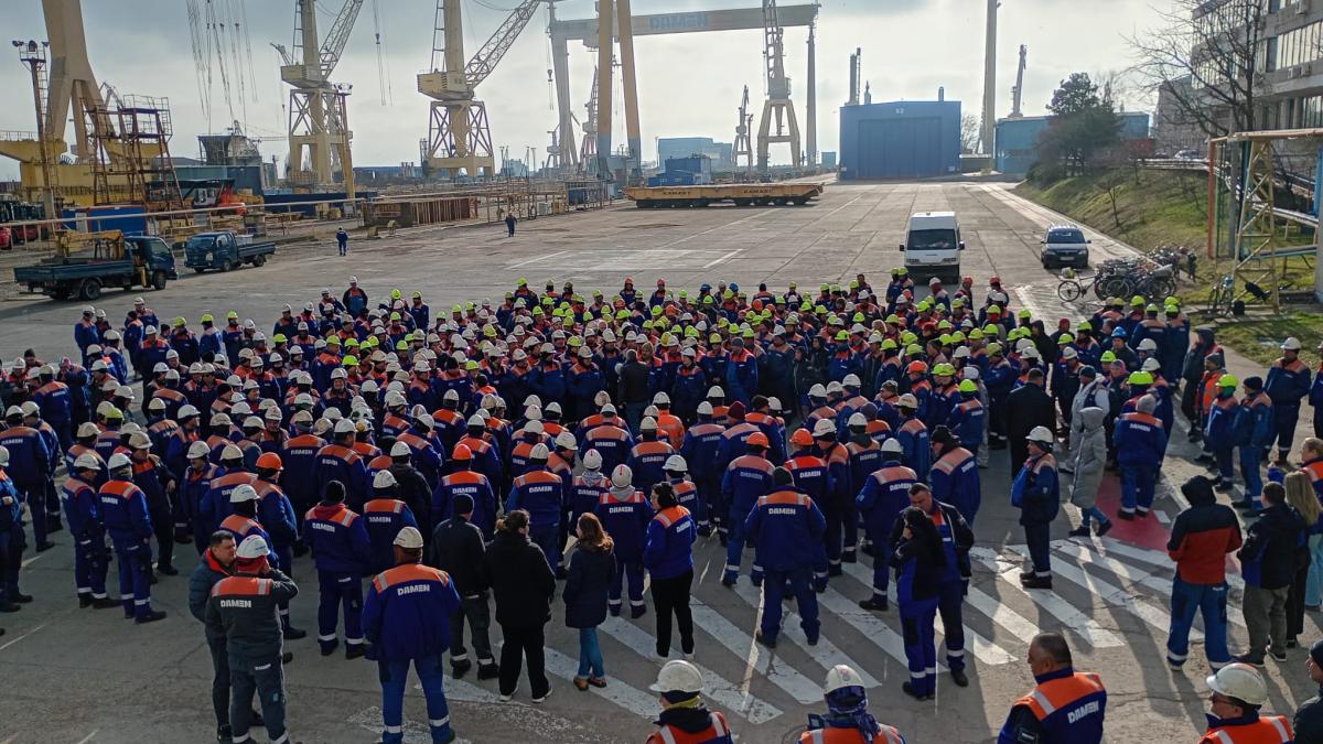 Protest spontan în curtea Șantierului Naval Mangalia