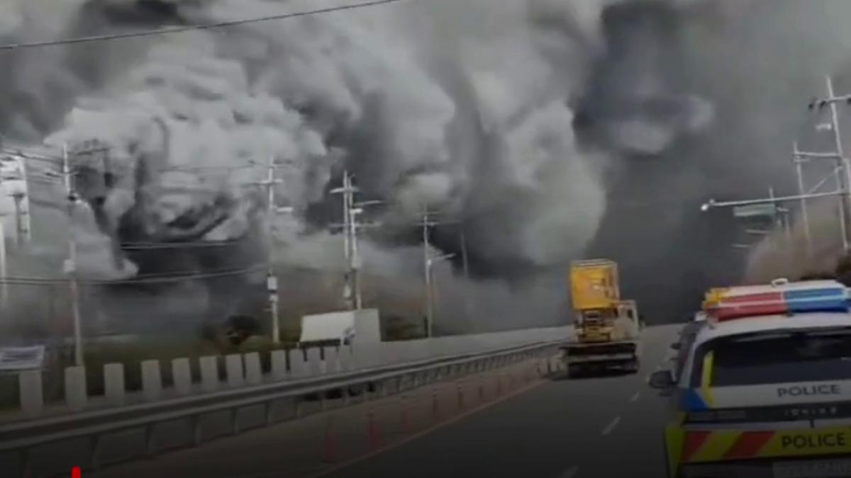 incendiu puternic la o fabrica din coreea de sud zeci de persoane ranite
