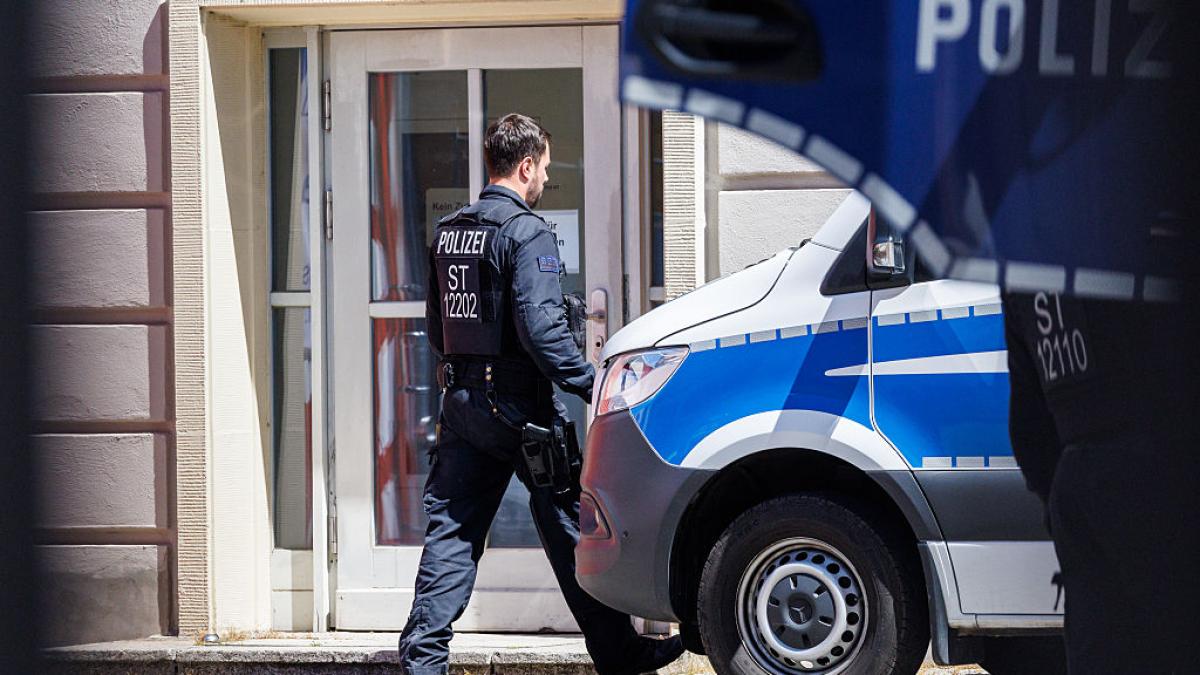 politistii germani au ramas ca la dentist 35 de dinti umani au fost gasiti pe un trotuar