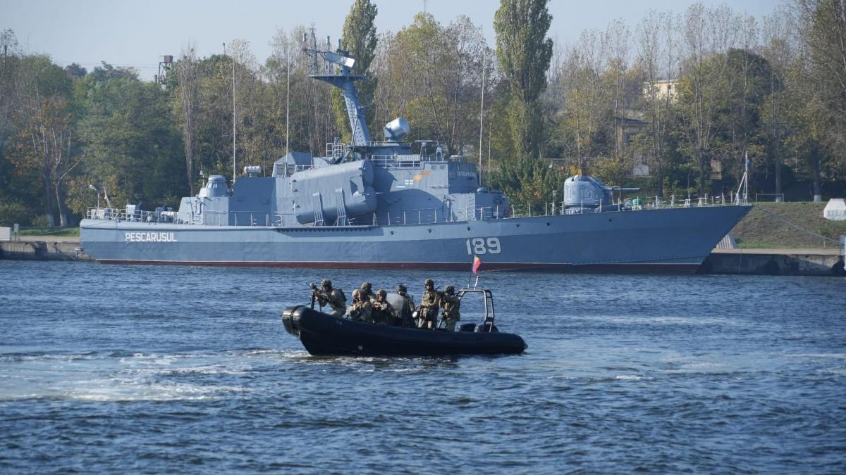 cum se poate implica si cum poate ajuta romania la efortul de a debloca stramtoarea ormuz exista doua variante