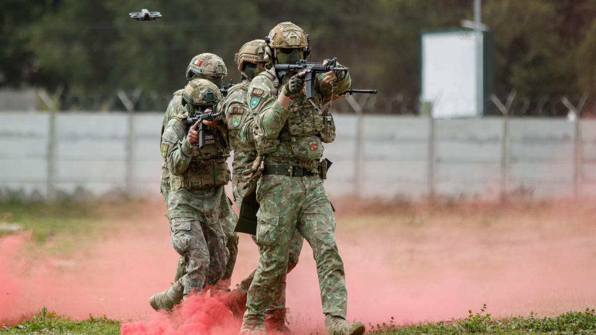 radu miruta a anuntat ca militarii romani au fost retrasi din irak nato s a ocupat de evacuarea intregii baze