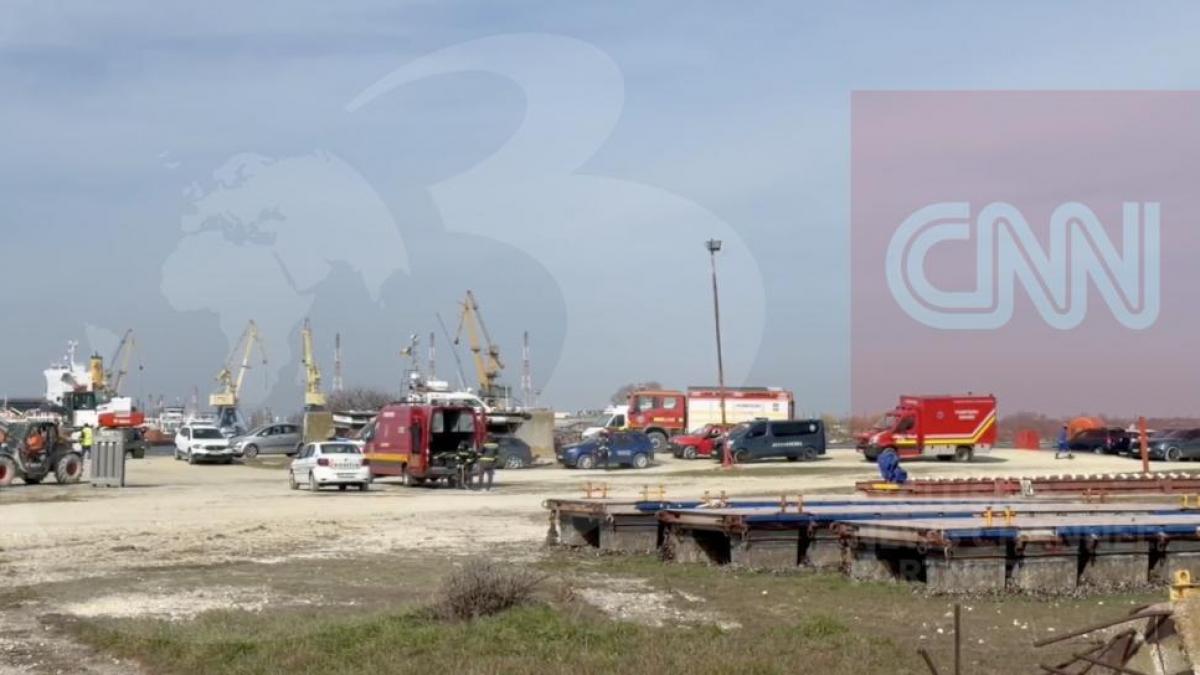 scafandrii militari continua cautarile persoanelor disparute in urma scufundarii remorcherului astana