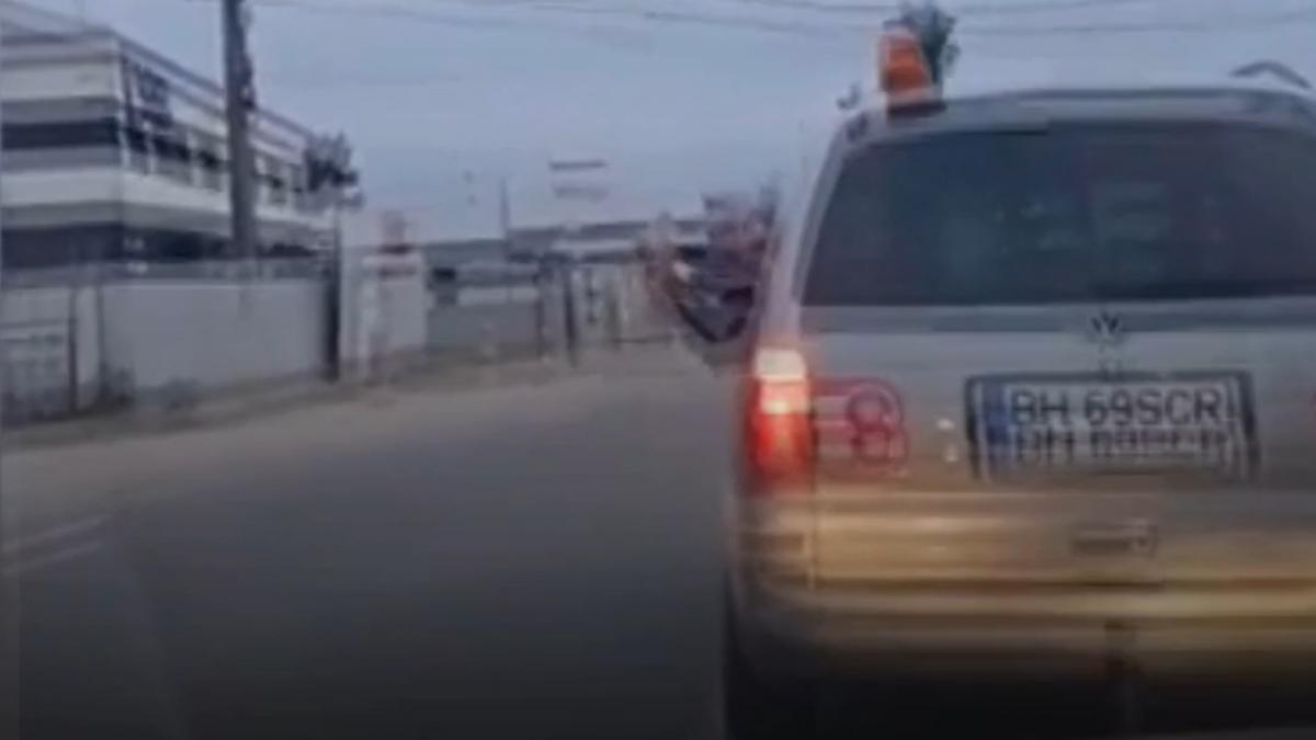 soferii din bihor au protestat contra scumpirilor de la pompa au alimentat de 2 lei au mers in coloana si au claxonat minute in sir