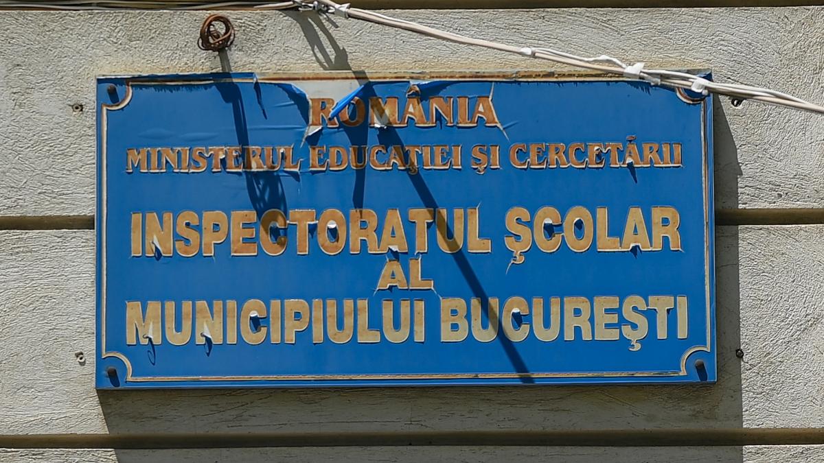 un profesor de la colegiul george cosbuc e anchetat dupa ce ar fi batut mai multi elevi unul este fiul jurnalistei mara banica