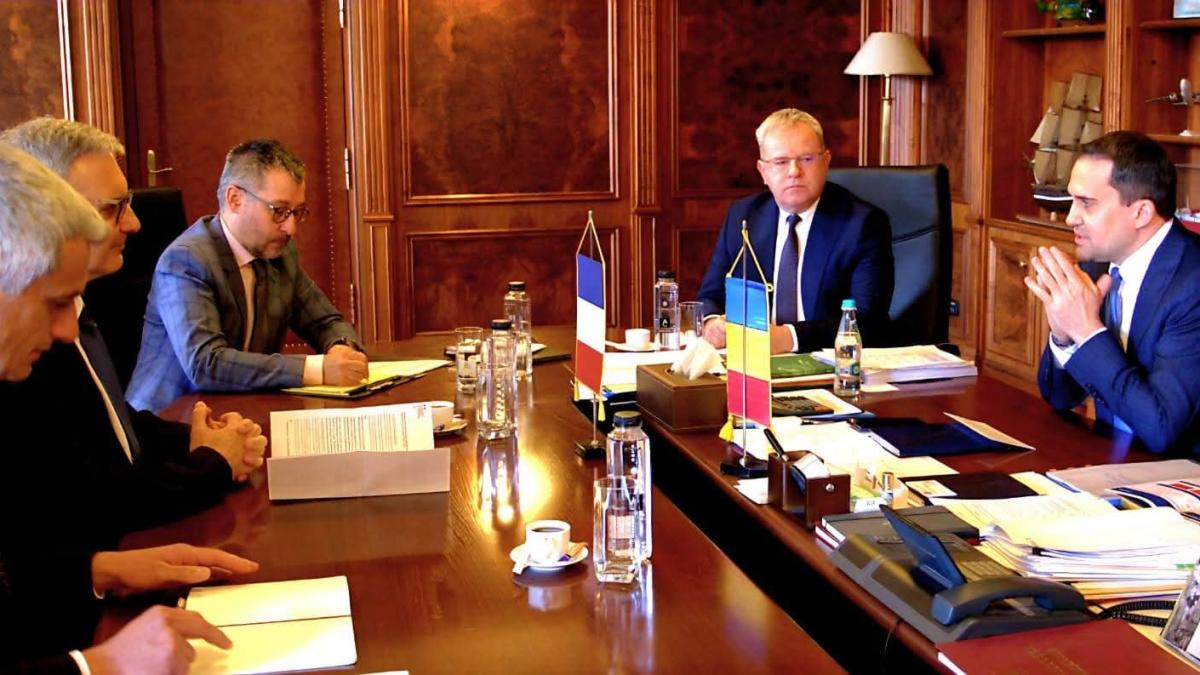 ministrul transporturilor discutii cu ambasadorul frantei despre investitii bazate pe pozitia strategica a portului constanta