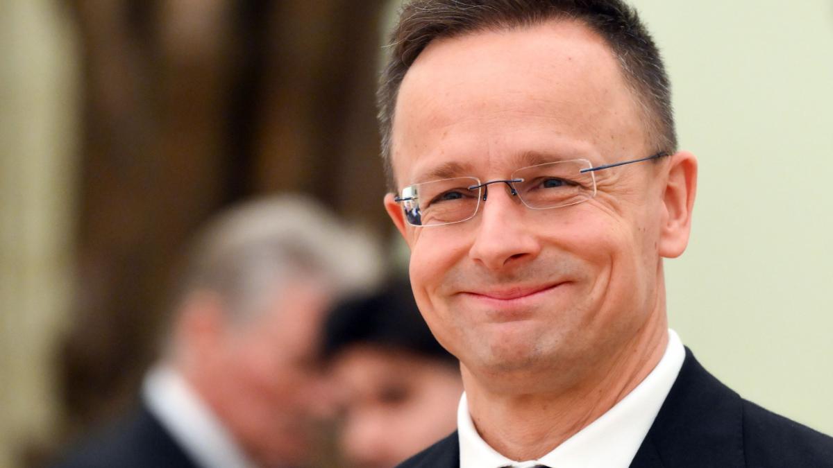 szijjarto recunoaste ca il suna pe lavrov la fiecare reuniune a ue vorbim si inainte si dupa intalnire