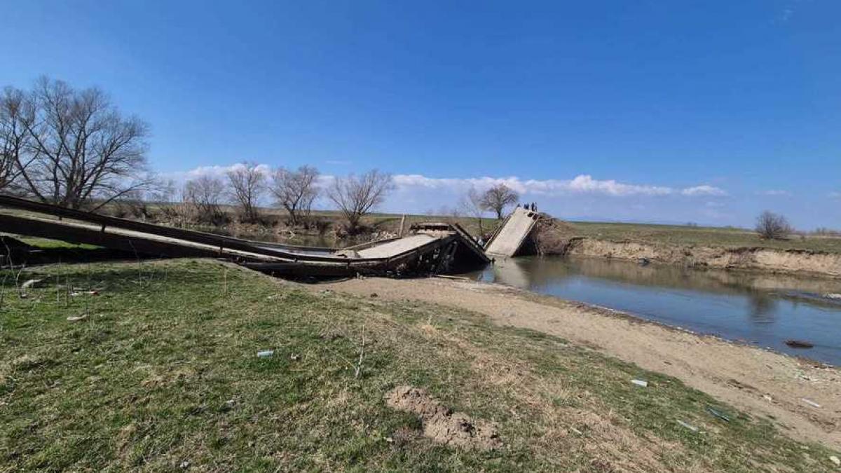 un pod care face legatura intre judetele covasna si brasov s a prabusit iar circulatia e blocata anuntul ipj covasna