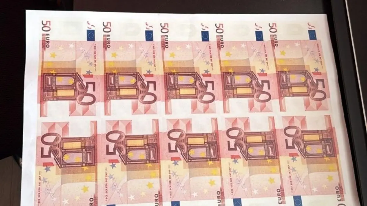 un roman si un italian s au dus la sofia cu genti cu 1 2 milioane de euro falsi facuti la suceava acolo s au intalnit cu un mafiot