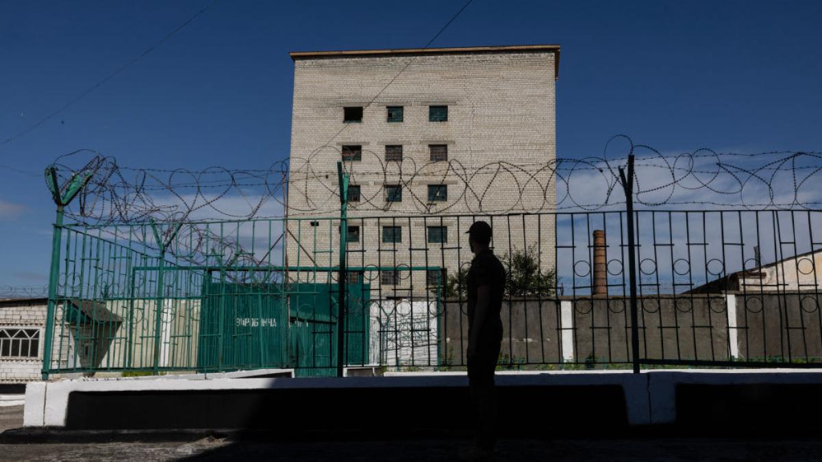 cladire si sarma ghimpata