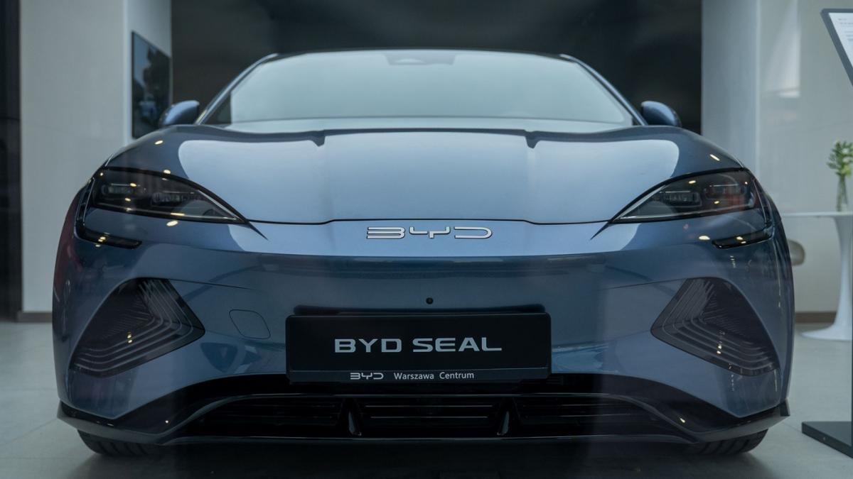 cea mai grava criza a petrolului ajuta gigantii auto chinezi benzina se scumpeste dar masinile electrice se ieftinesc