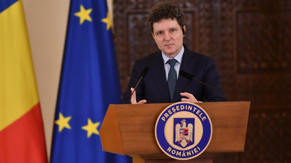 poza in care apare Nicuşor Dan, preşedintele României 