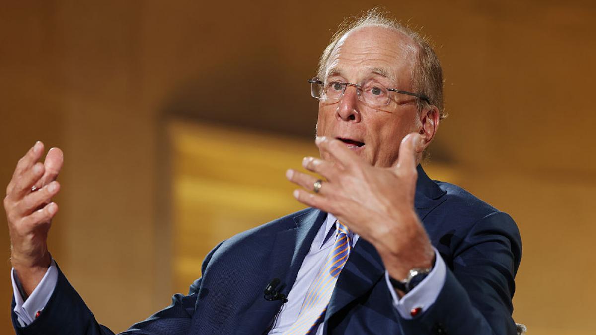 petrolul la 150 de dolari ar putea declansa o recesiune globala avertizeaza seful celui mai mare fond de investitii din lume