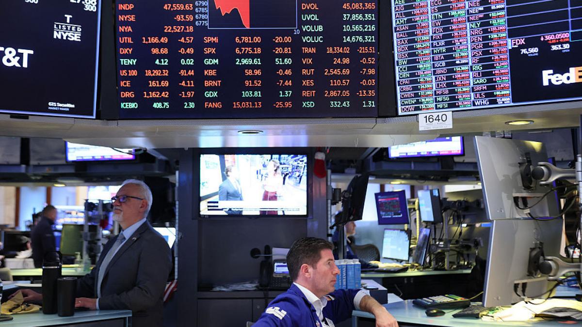 tipare suspecte pe bursa petrolului cineva pare sa stie dinainte ce anunta trump despre razboiul din iran si castiga de fiecare data