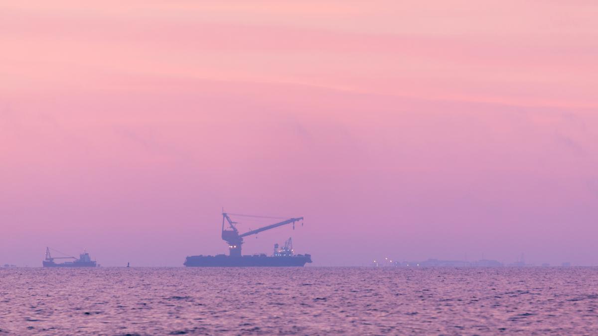 nave in marea caspica