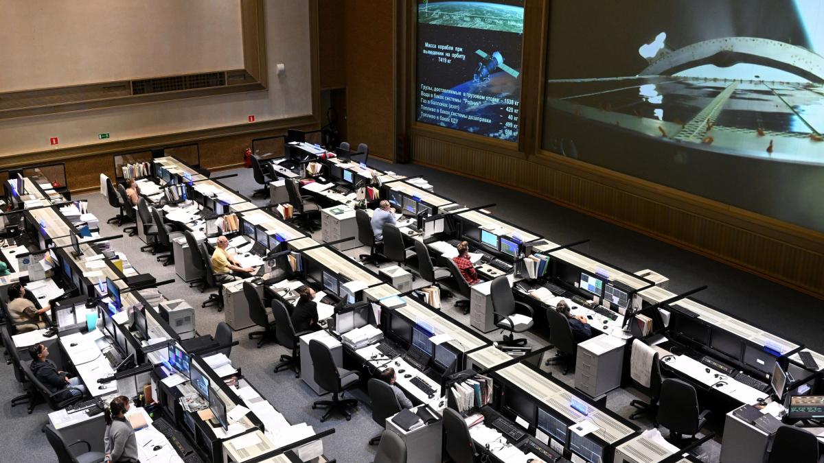 artemis ii prima misiune cu echipaj spre luna dupa 50 de ani cum arata centrul de control nasa care i va aduce pe astronauti acasa