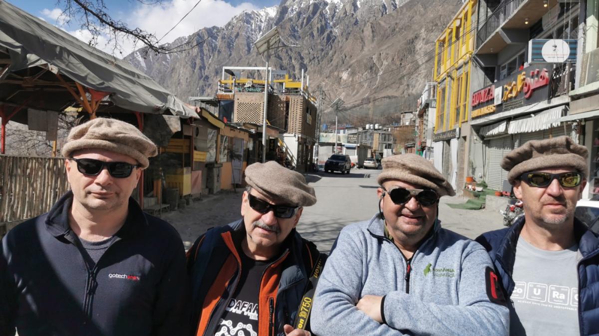 in cautarea leopardului zapezilor