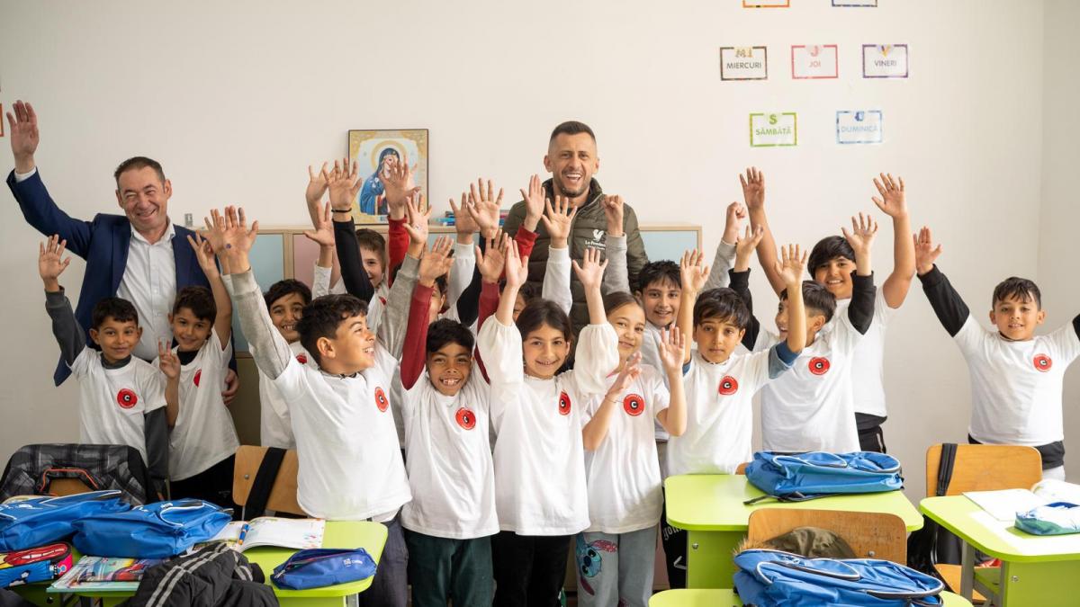 fundatia carmistin extinde campania ziua meselor scolare in prahova aproape 300 de copii au primit o masa calda la mizil