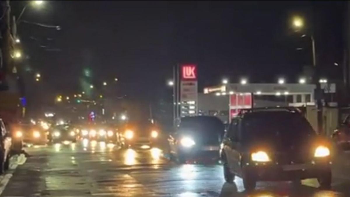 nervii soferilor au cedat in arges au mers in ritm de melc si au pus benzina de trei lei la pompa cum a reactionat politia