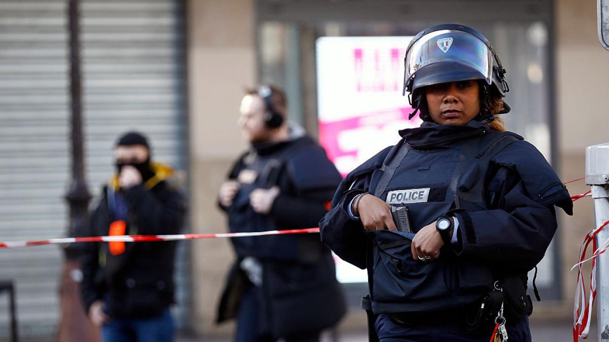 un atentat cu o bomba artizanala la filiala bank of america din paris a fost dejucat