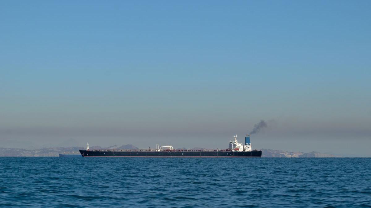 iranul anunta ca lasa 20 de nave comerciale sa treaca prin stramtoarea ormuz un semn de pace