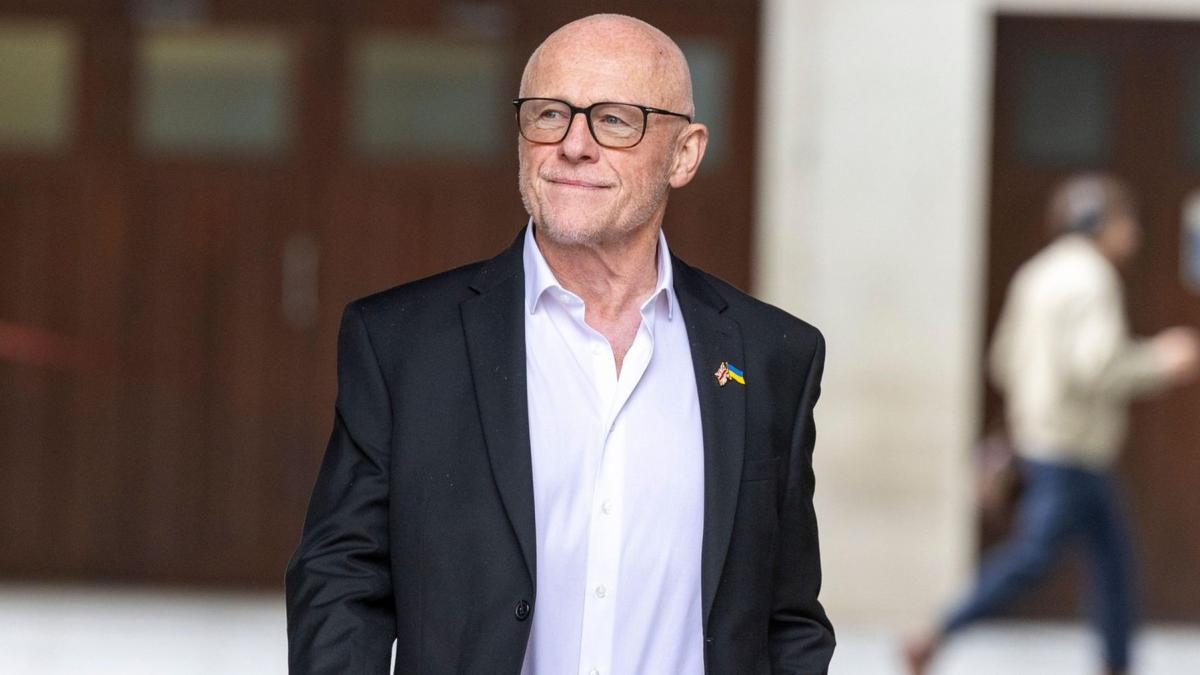 sunt miliardar si am opt copii cum ii creste john caudwell fara sa ii rasfete si care este regula de aur a familiei
