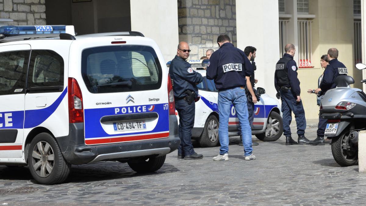 politia franceza a arestat inca doua persoane dupa atentatul dejucat la bank of america din paris