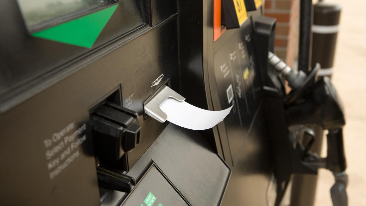 polonia plafoneaza preturile la benzina si motorina tva si accizele la carburanti se reduc cat va costa un litru de combustibil